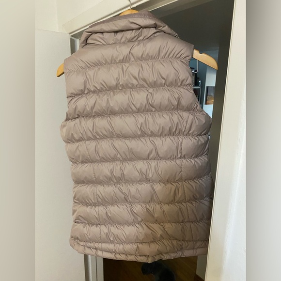 Athleta Downabout Puffer Vest - Picture 3 of 8